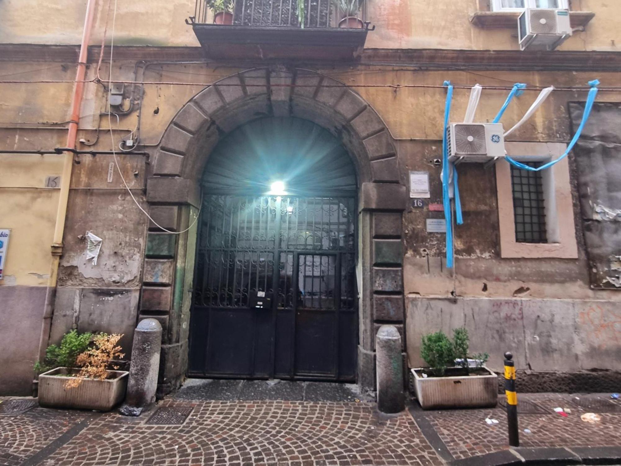 A Casarell Apartment Napoli Bagian luar foto