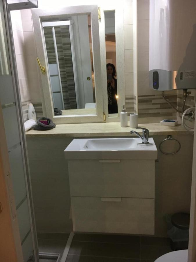 A Casarell Apartment Napoli Bagian luar foto